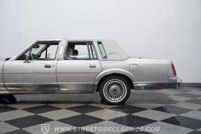 1988 Lincoln Town Car Signature Series