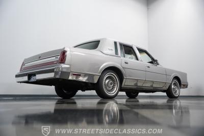 1988 Lincoln Town Car Signature Series