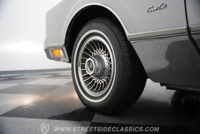 1988 Lincoln Town Car Signature Series