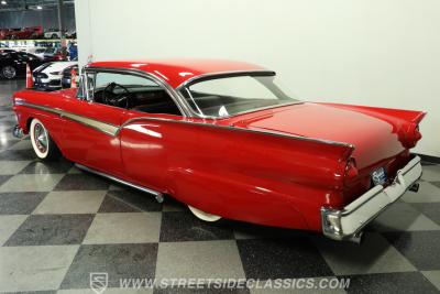 1957 Ford Fairlane 500 Club Victoria
