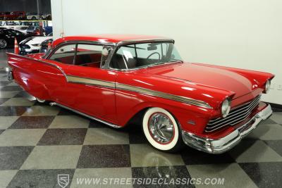 1957 Ford Fairlane 500 Club Victoria