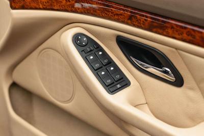 1999 BMW 523I
