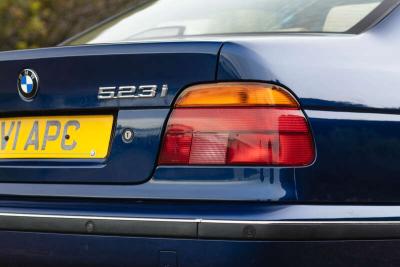 1999 BMW 523I