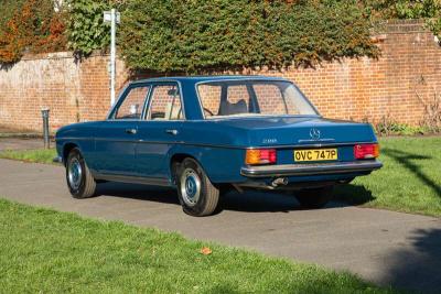 1975 Mercedes - Benz W115 200