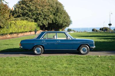1975 Mercedes - Benz W115 200