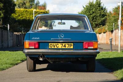 1975 Mercedes - Benz W115 200