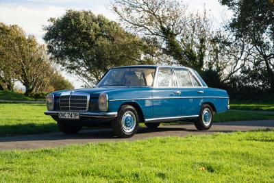 1975 Mercedes - Benz W115 200
