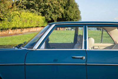 1975 Mercedes - Benz W115 200