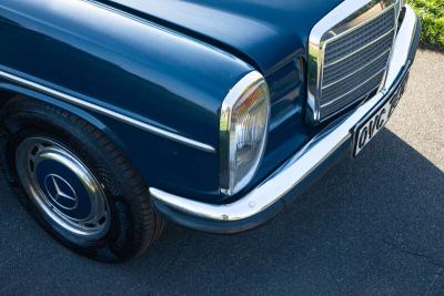 1975 Mercedes - Benz W115 200