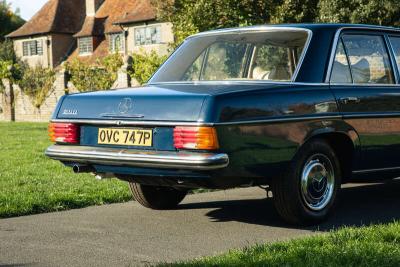 1975 Mercedes - Benz W115 200