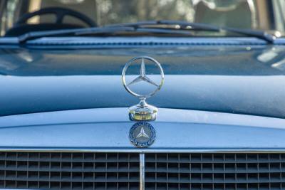 1975 Mercedes - Benz W115 200