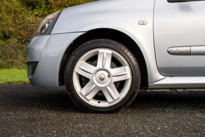 2004 Renault CLIO 172