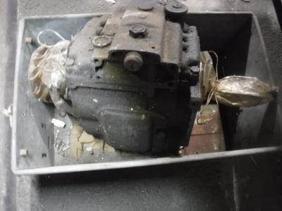 1900 several parts gearboxes