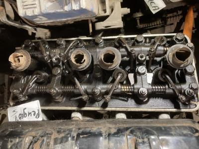 1900 Peugeot 504 engine