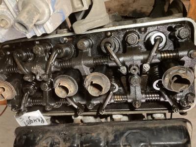 1900 Peugeot 504 engine