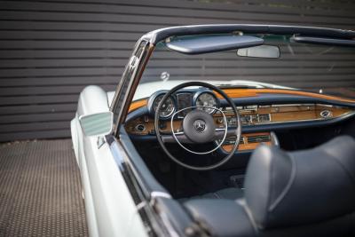 1970 Mercedes - Benz 280SE 3.5 V8