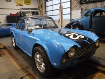 1962 Triumph TR4 blue Surrey top