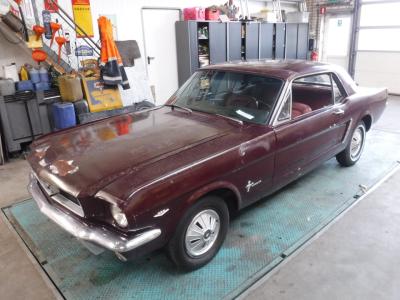 1965 Ford Mustang A code donkerrood