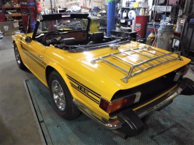 1976 Triumph TR6 yellow