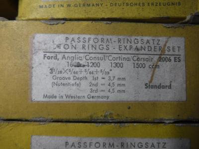 1900 several parts Pistons - Rings