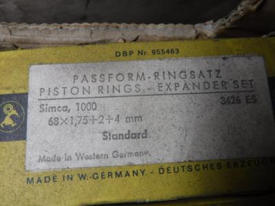 1900 several parts Pistons - Rings