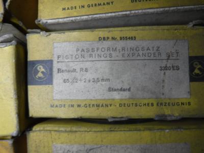 1900 several parts Pistons - Rings