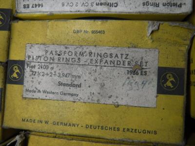 1900 several parts Pistons - Rings