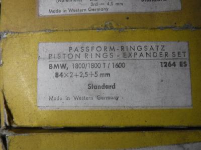 1900 several parts Pistons - Rings