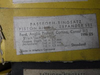 1900 several parts Pistons - Rings