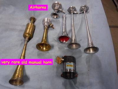 1960 Collectables Airhornes