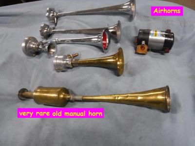 1960 Collectables Airhornes