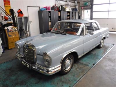 1963 Mercedes - Benz 220 SE Coupe W111