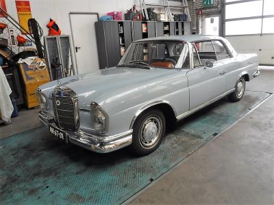 1963 Mercedes - Benz 220 SE Coupe W111