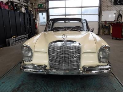 1967 Mercedes - Benz 300SE Coupe no. 9662