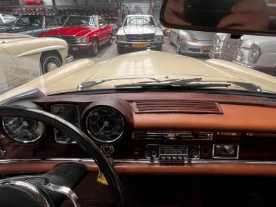 1967 Mercedes - Benz 300SE Coupe no. 9662