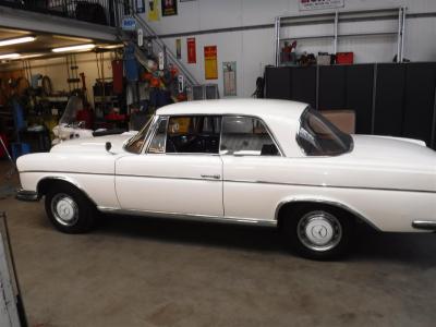 1962 Mercedes - Benz 300SE Coupe white W112