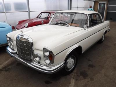 1962 Mercedes - Benz 300SE Coupe white W112