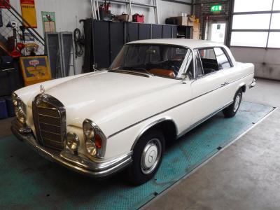 1962 Mercedes - Benz 300SE Coupe white W112