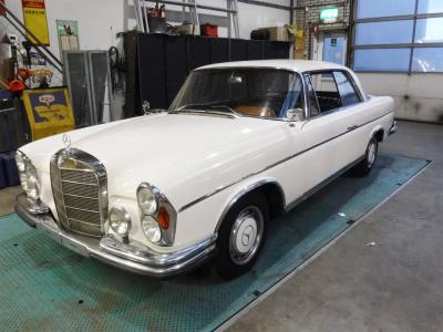 1962 Mercedes - Benz 300SE Coupe white W112