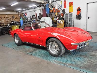 1969 Chevrolet Corvette &#039;&#039;69 Roadster Red