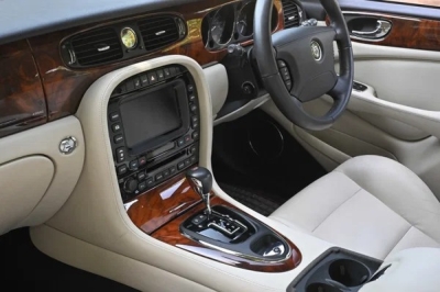 2005 Jaguar XJR V8 S/C Auto