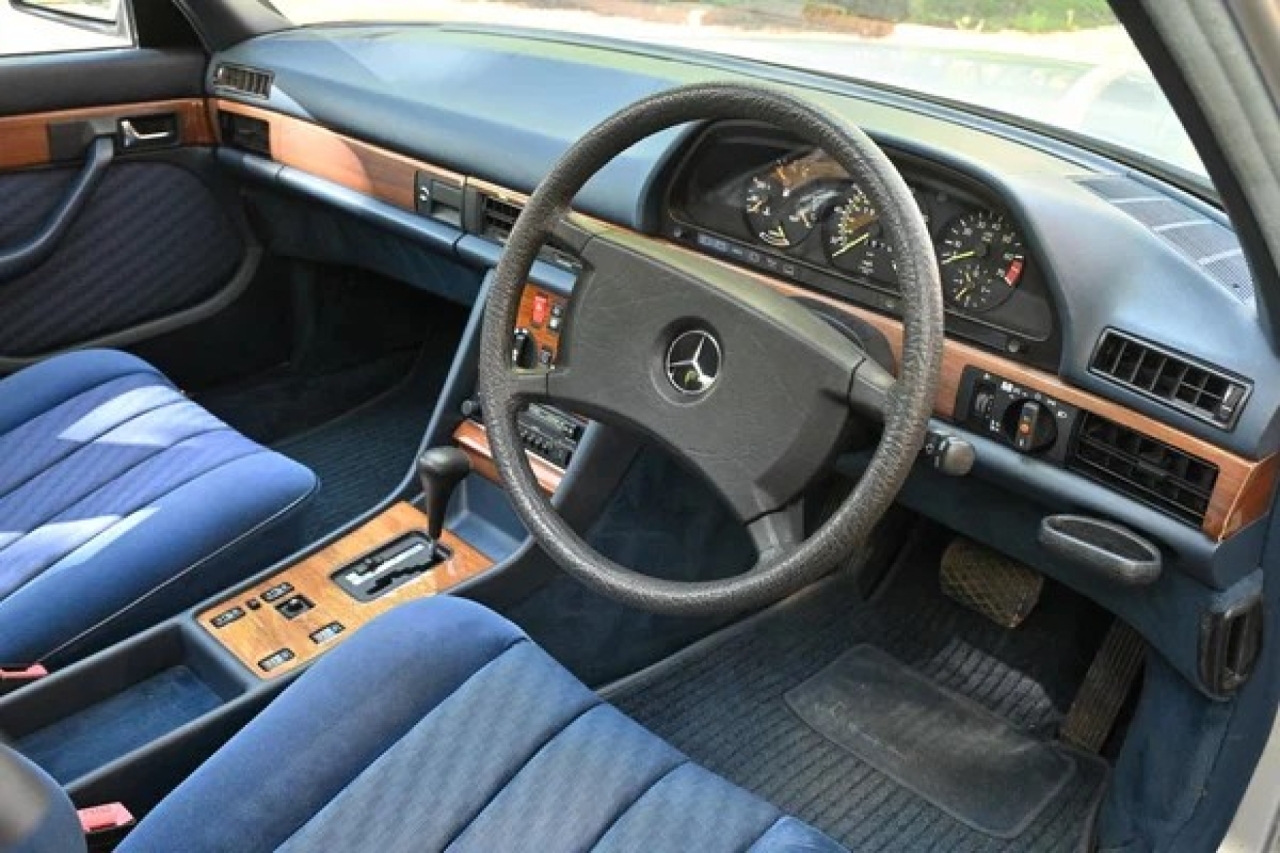 1988 Mercedes-Benz 300SE